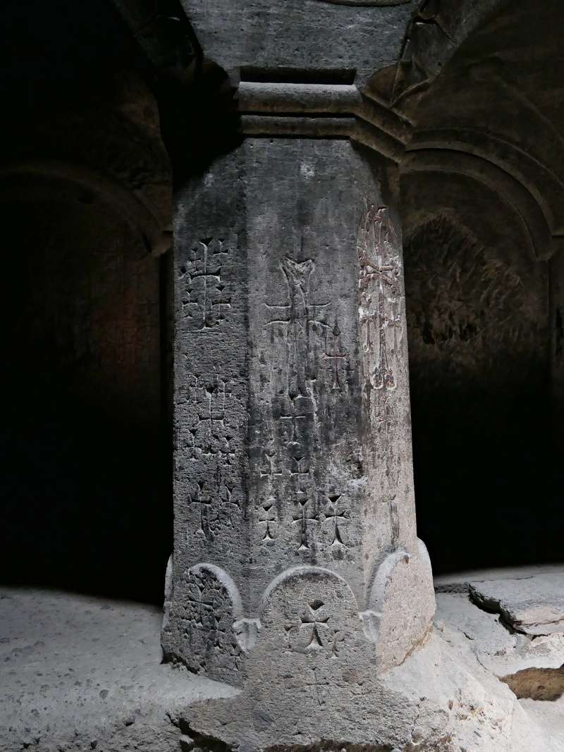 Geghard - Hlavný žamatun - Hrobka princa Prosha Khaghbakiana, r.1283