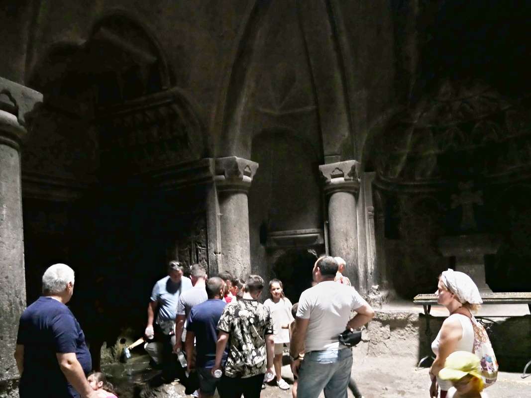 Geghard - Kostol v skale s posvätným prameňom, r. 1240