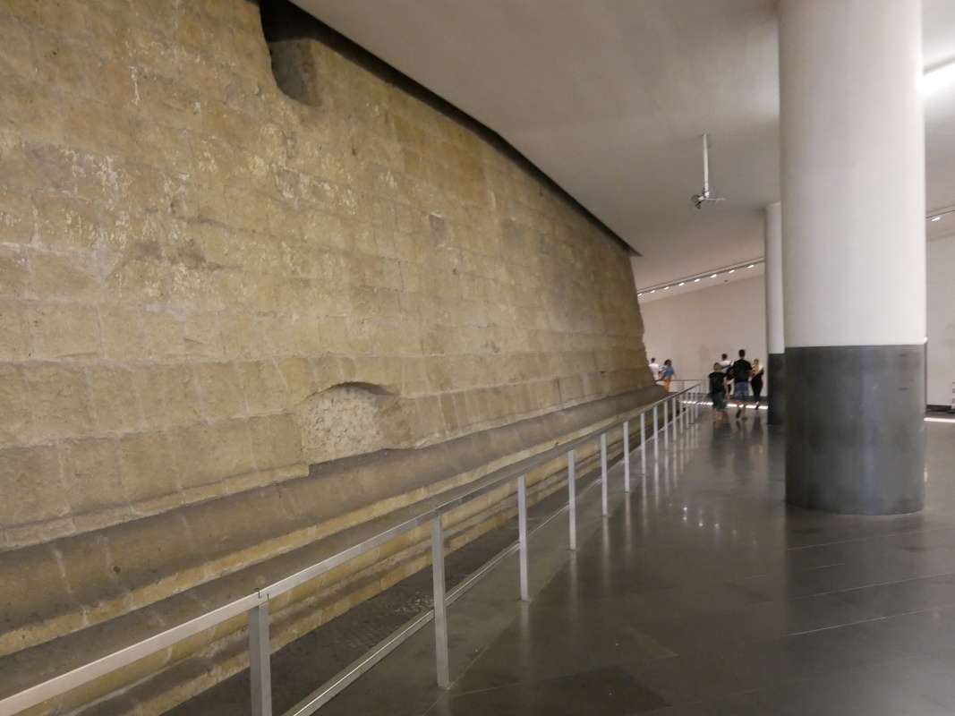 Metro Municipio - zachovalé základy stredovekých stavieb