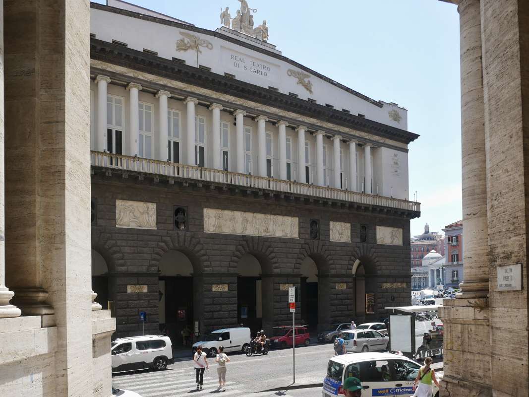 Divadlo San Carlo z Galérie Umberta I.