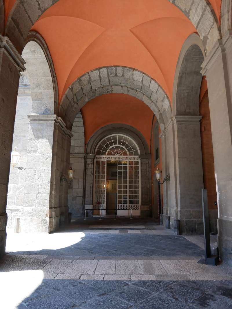 Kráľovský palác v Neapole (Palazzo Reale di Napoli) - vstup do paláca