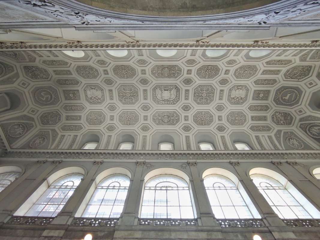 Kráľovský palác v Neapole - hlavné mramorové schodisko