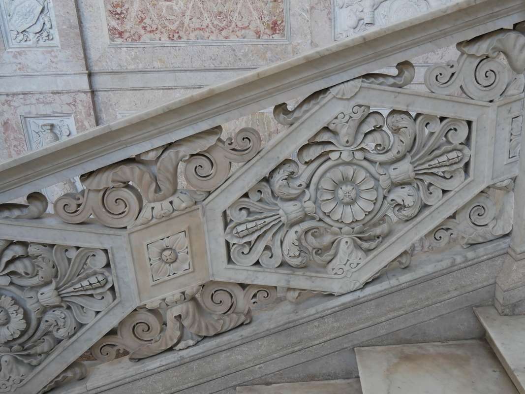 Kráľovský palác v Neapole - hlavné mramorové schodisko
