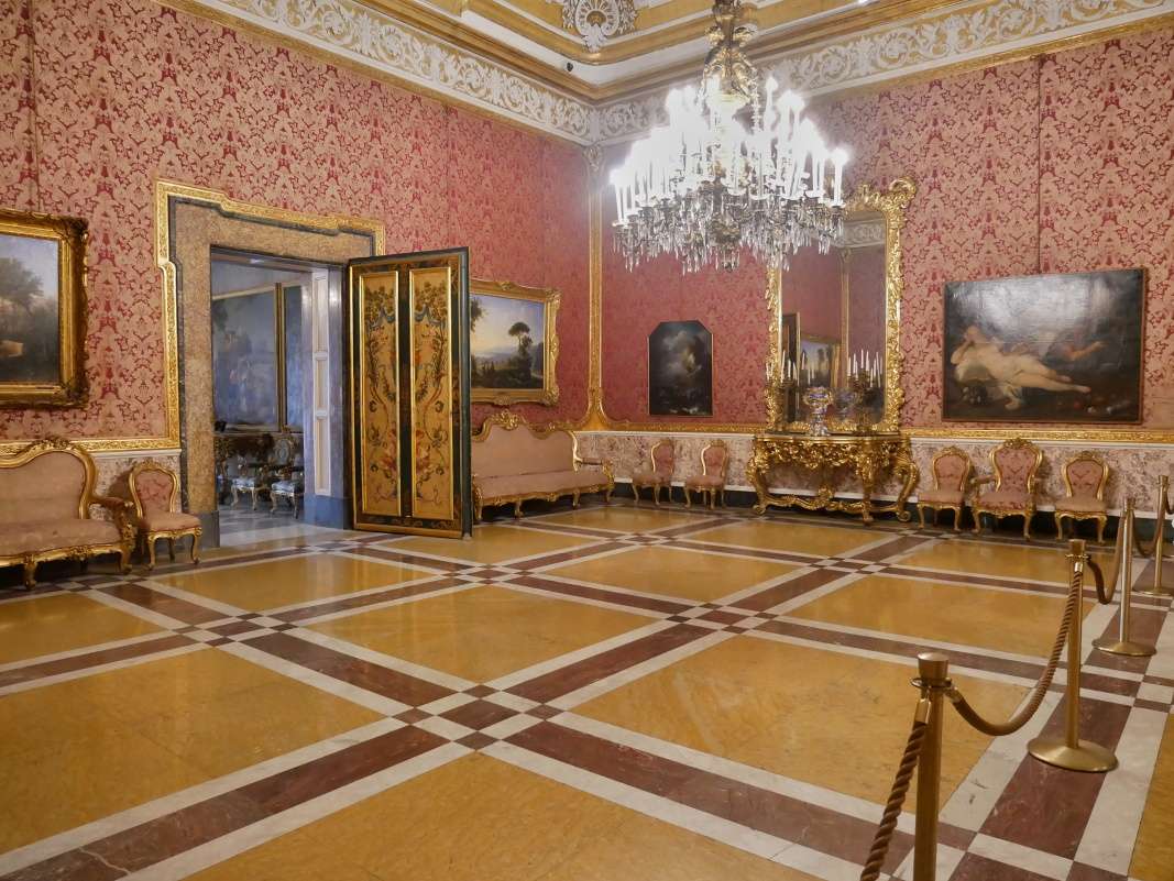 Kráľovnin druhý salón