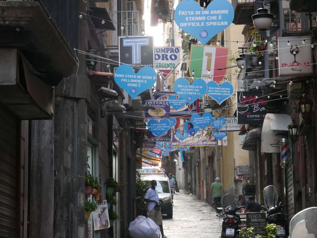  ... Via Toledo ...