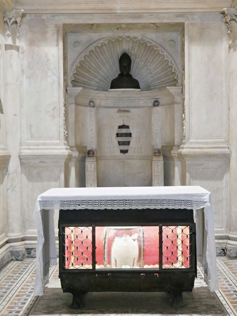 Neapolská katedrála - krypta san Gennara, Relikviár San Gennaro v kaplnke Succorpo