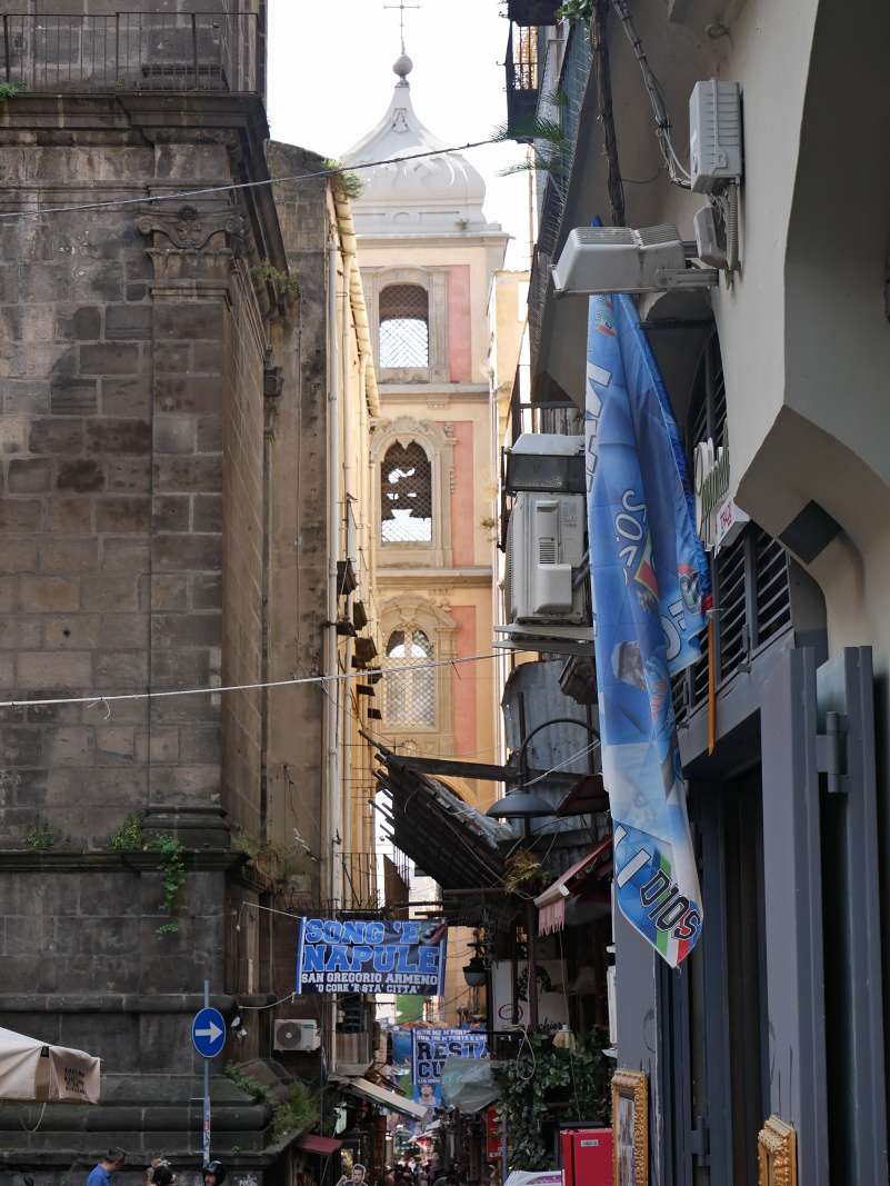 Ulica Gregora Arménskeho (Via san Gregorio Armeno) - vianočná ulička :)