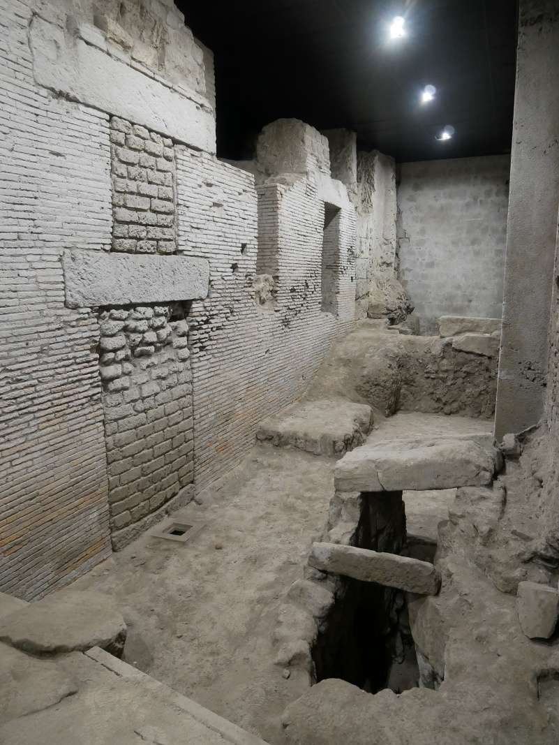 Komplex san Lorenzo Maggiore - Macellum, trh Neapolisu