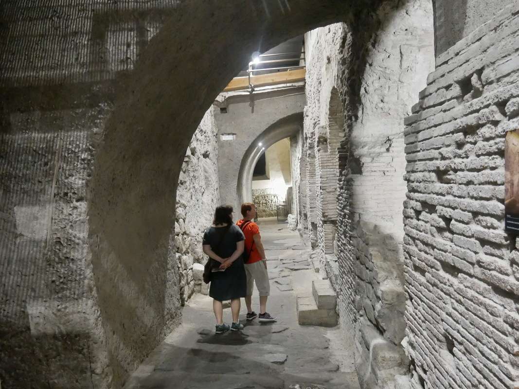 Komplex san Lorenzo Maggiore - Macellum, trh Neapolisu