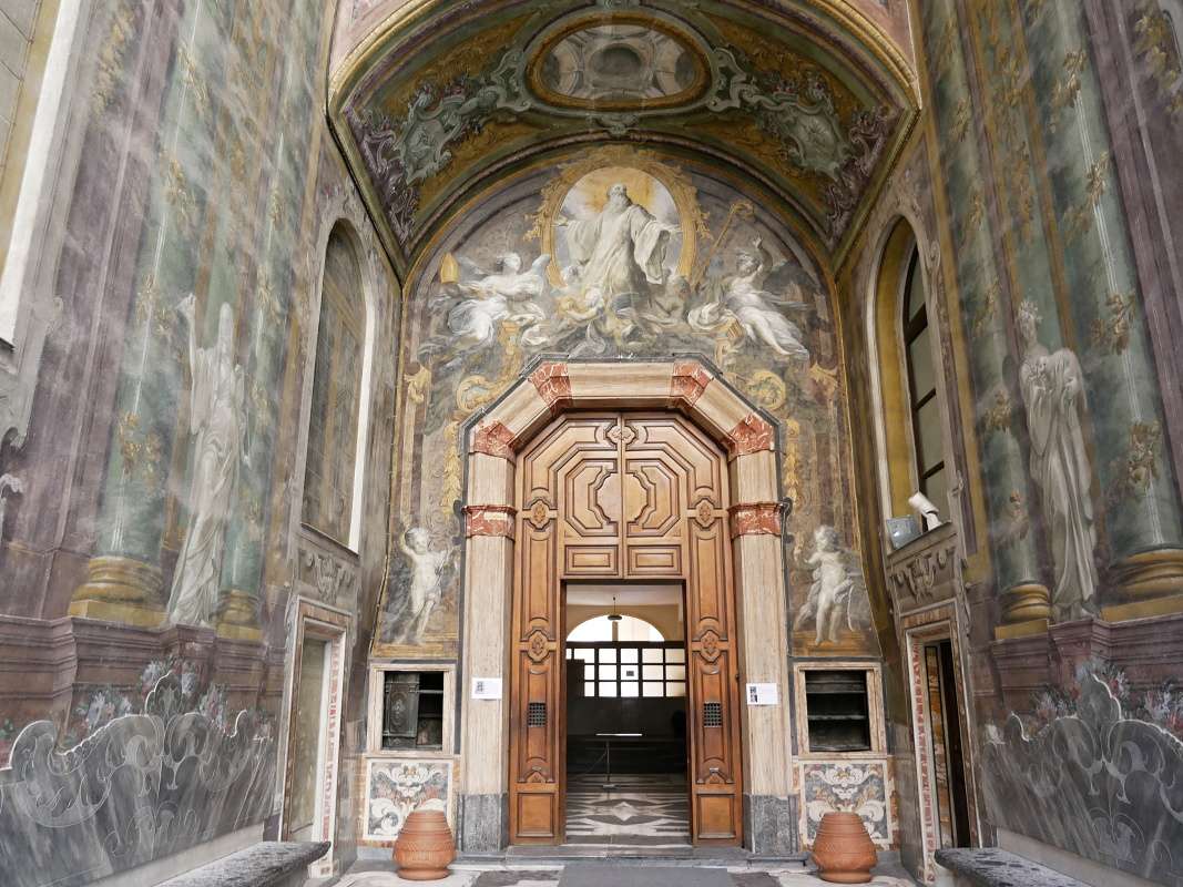 Kláštor San Gregorio Armeno - veľkolepý vstup
