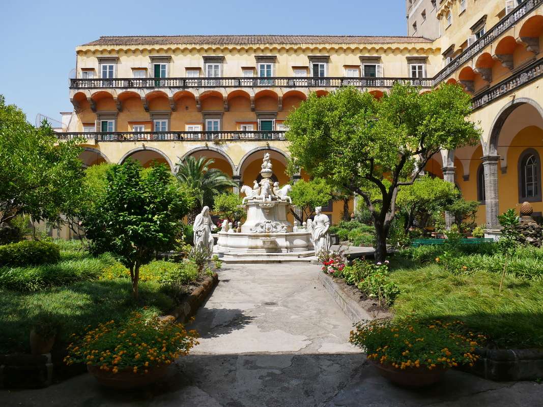 Kláštor San Gregorio Armeno - veľká fontána - Kristus a Samaritánka