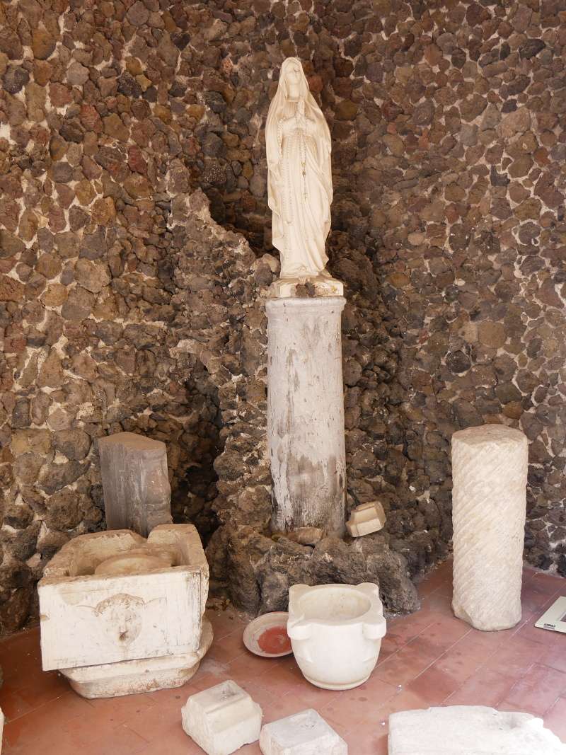 Kláštor San Gregorio Armeno - umelá jaskyňa