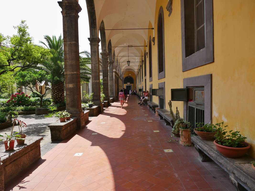 Kláštor San Gregorio Armeno - tretia arkáda nádvoria