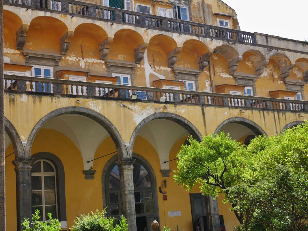 Kláštor San Gregorio Armeno - arkády