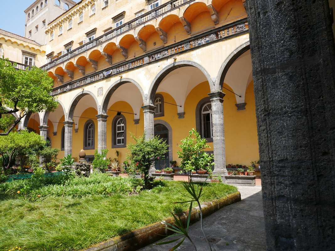 Kláštor San Gregorio Armeno - arkády