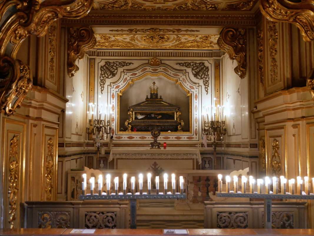 Kostol San Gregorio Armeno - relikviár sv. Patrície Konštantínopolskej (r. 664-685), patrónky Neapola