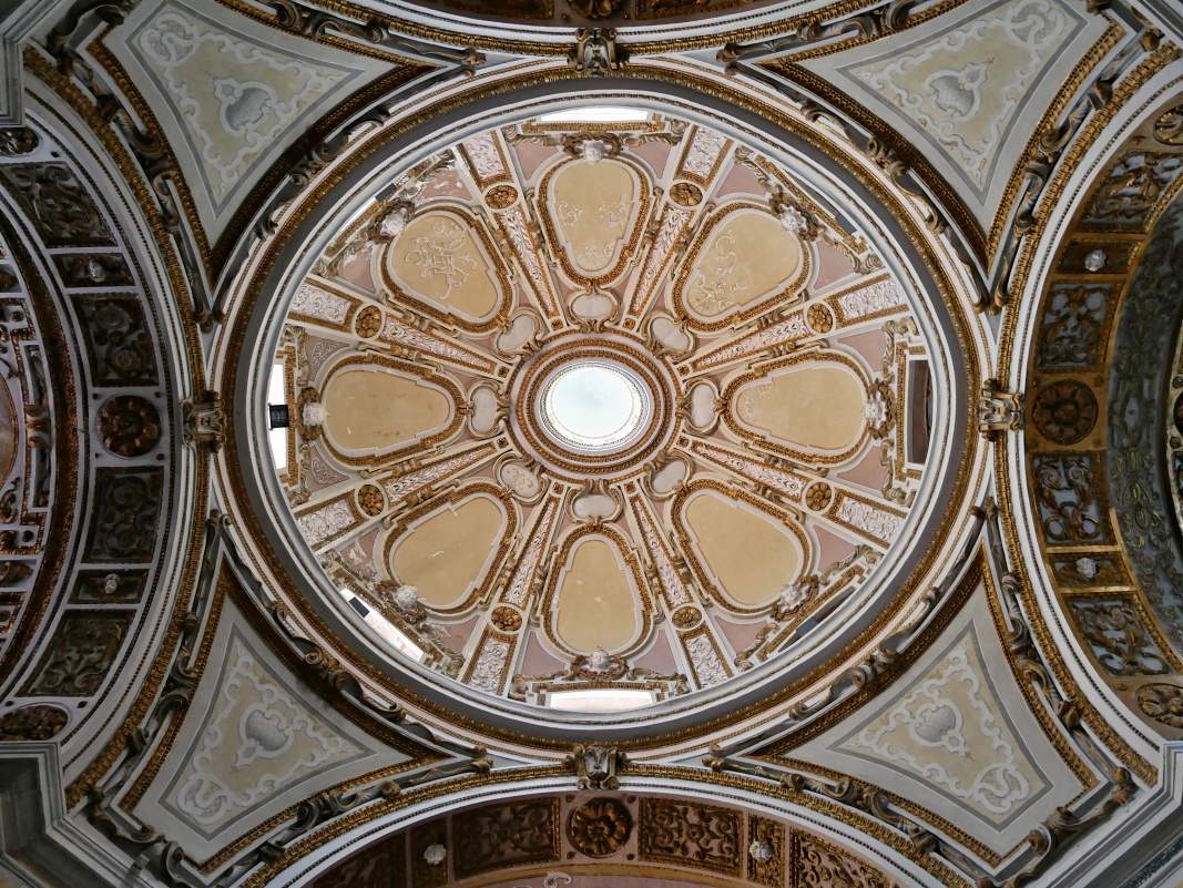 Kostol sv. Pavla (Basilica di San Paolo Maggiore) - kupolka v bočnej lodi