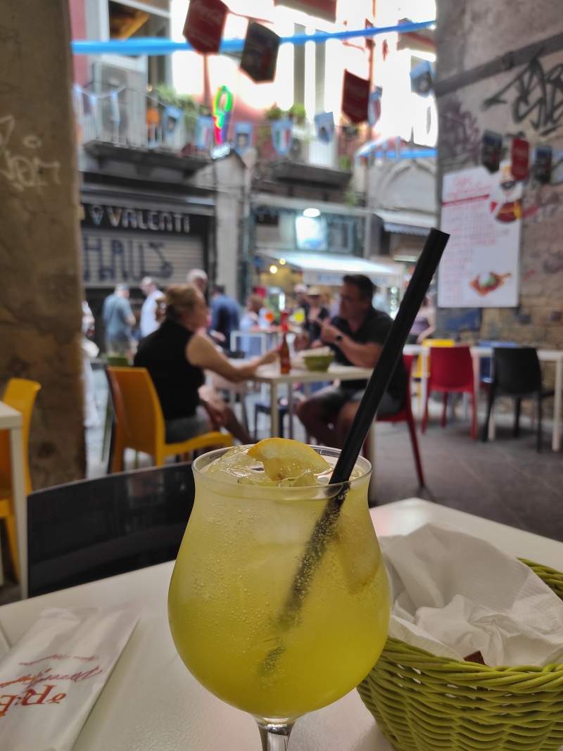 Limoncello spritz k obedu