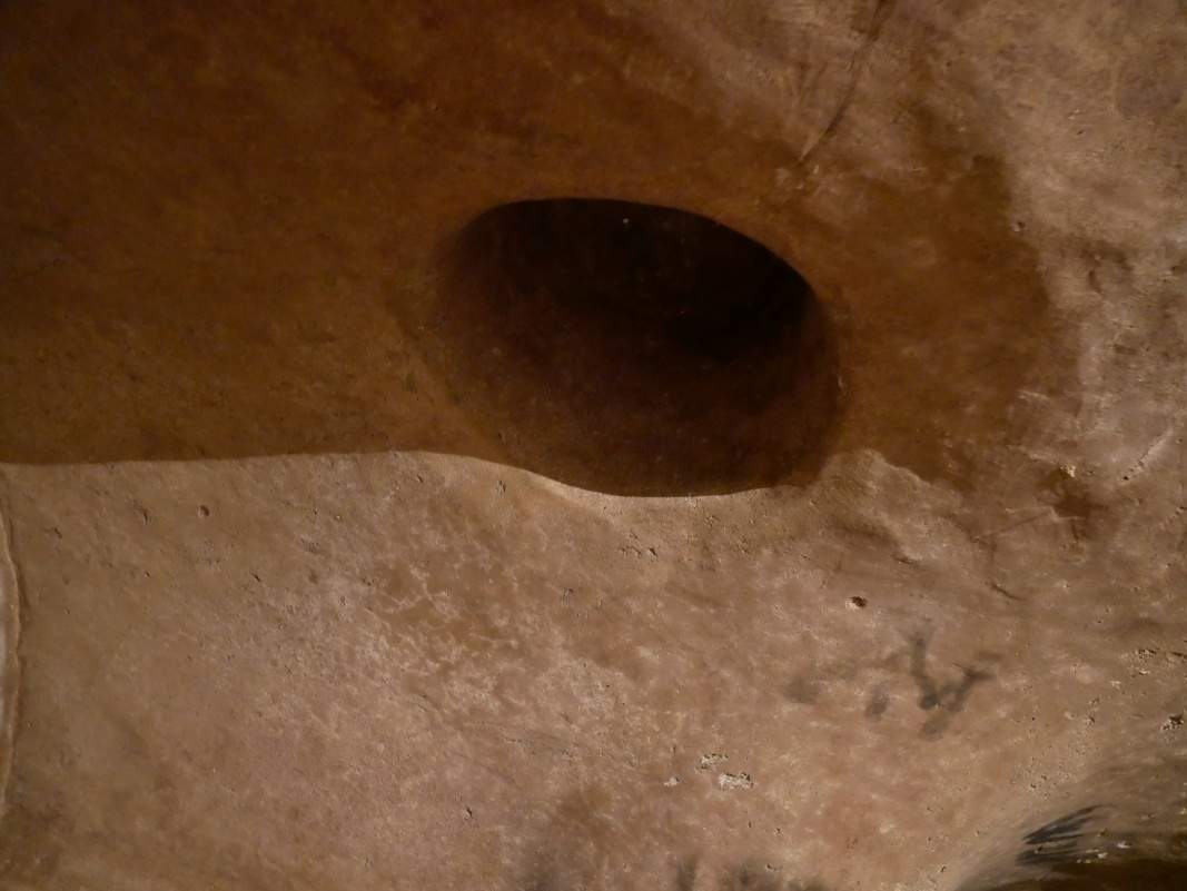 Kostol sv. Dominika - krypta, kostnica, komíny pre odchod duše