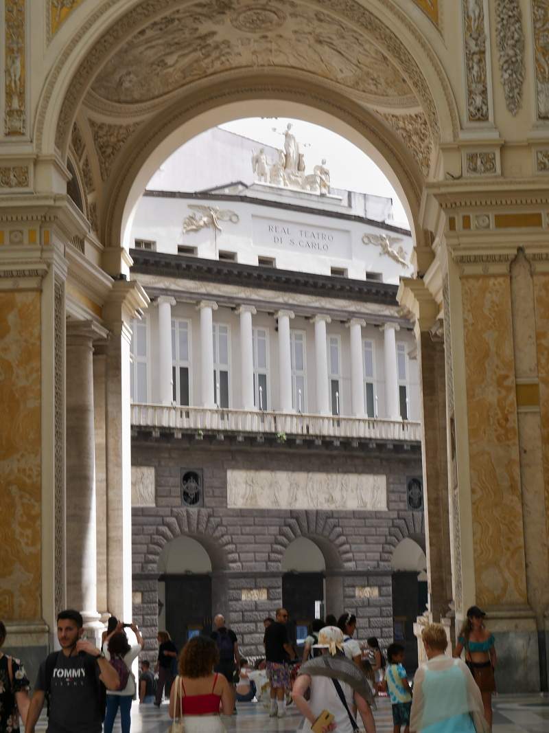 Divadlo San Carlo z Galérie Umberta I.