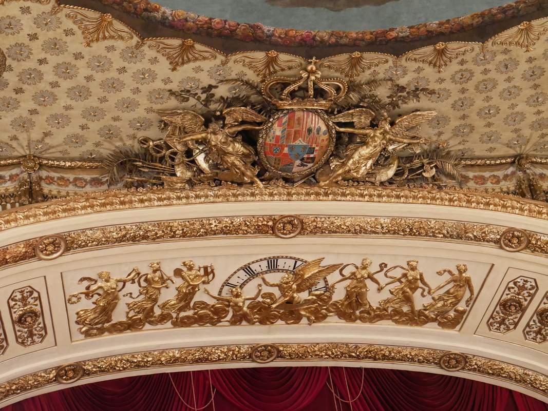Divadlo San Carlo - nad oponou