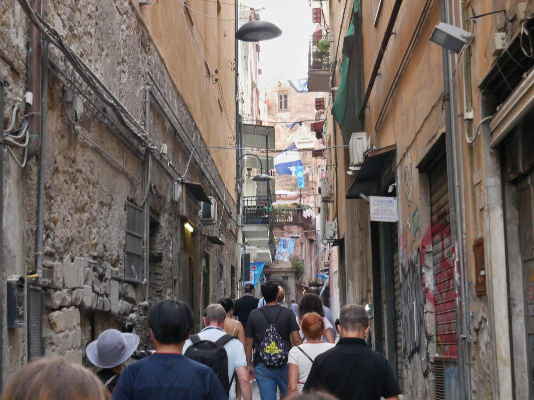 Napoli Sotterranea - pokračujeme v prehliadke, ideme k Rímskemu divadlu