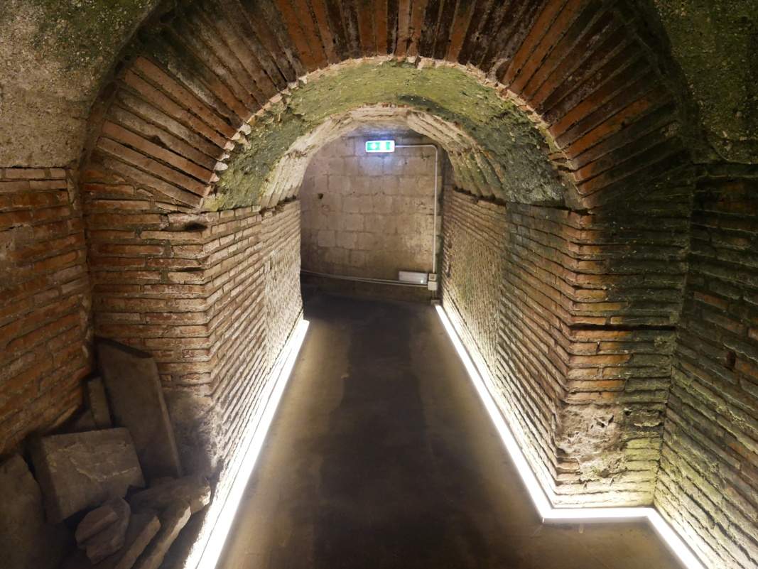 Napoli Sotterranea - grécko-rímske divadlo, tzv. Neronove divadlo
