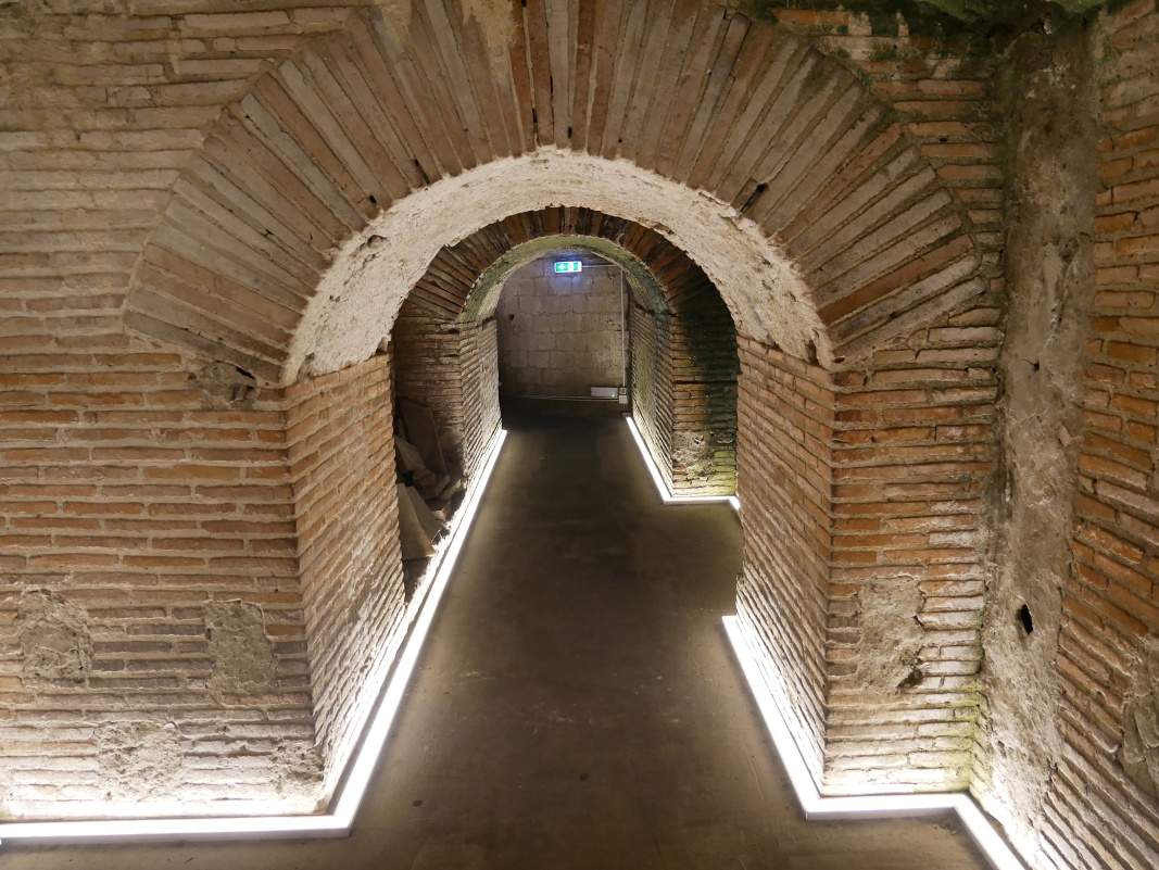 Napoli Sotterranea - grécko-rímske divadlo, tzv. Neronove divadlo