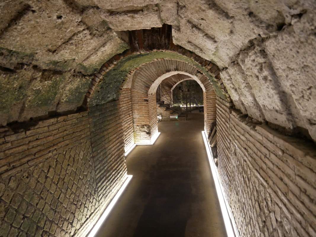 Napoli Sotterranea - grécko-rímske divadlo, tzv. Neronove divadlo
