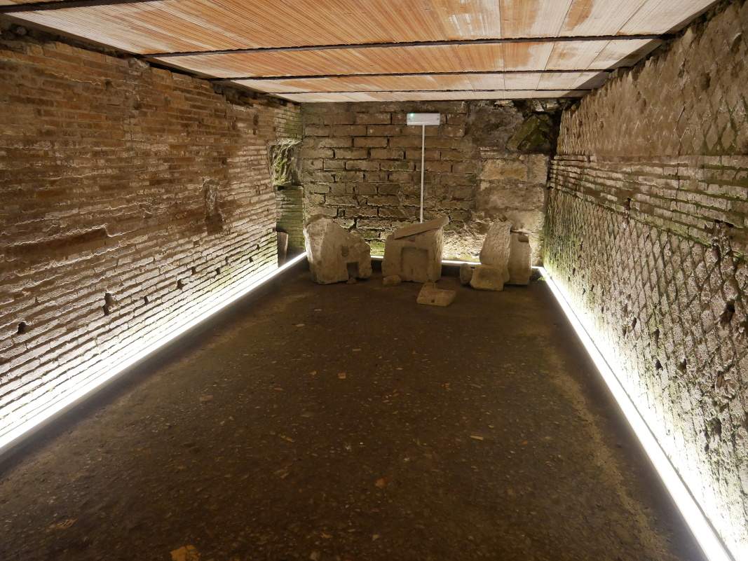 Napoli Sotterranea - grécko-rímske divadlo, tzv. Neronove divadlo