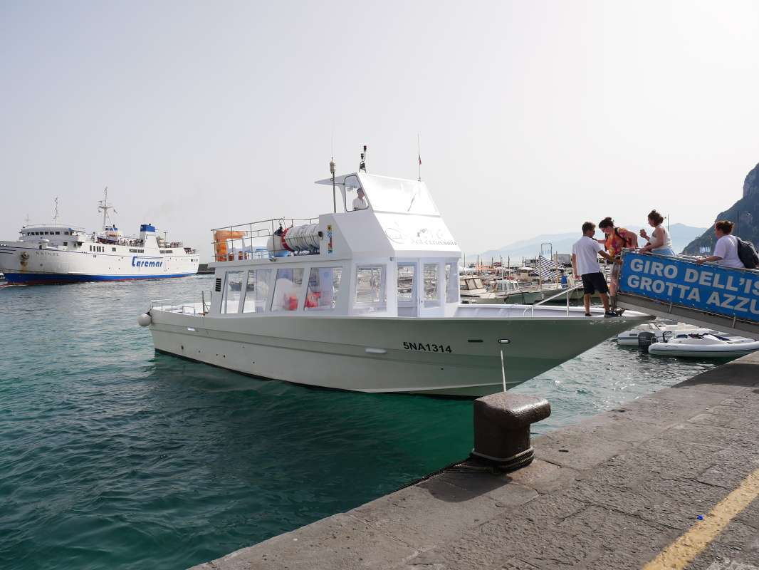 Naša lodička na výlet okolo Capri