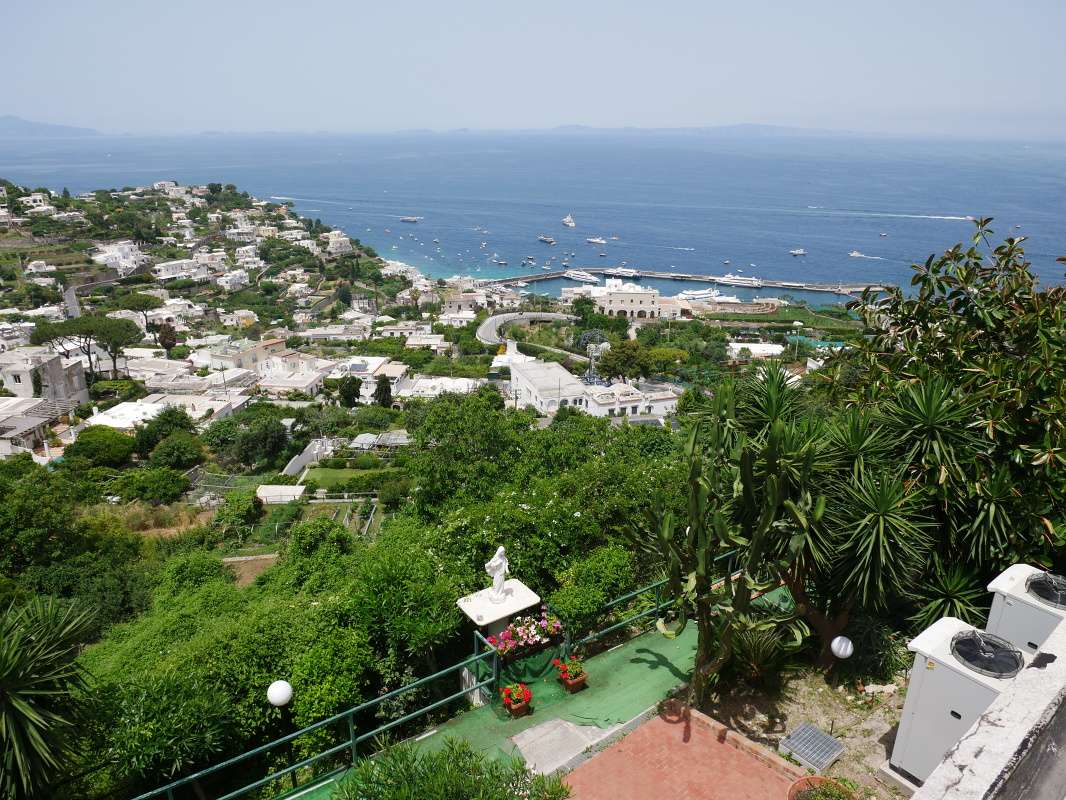 Výhľad z Capri - Marina Grande