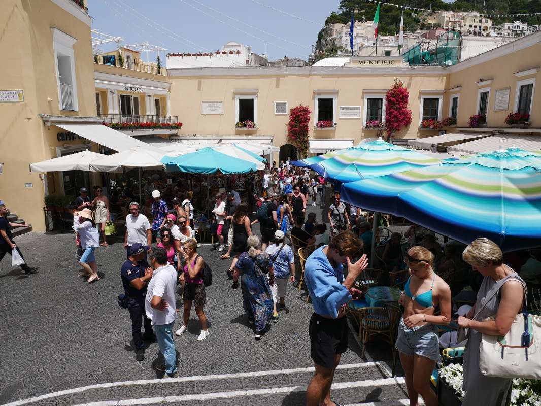 Piazzetta di Capri - mininámestíčko pri hodinovej veži