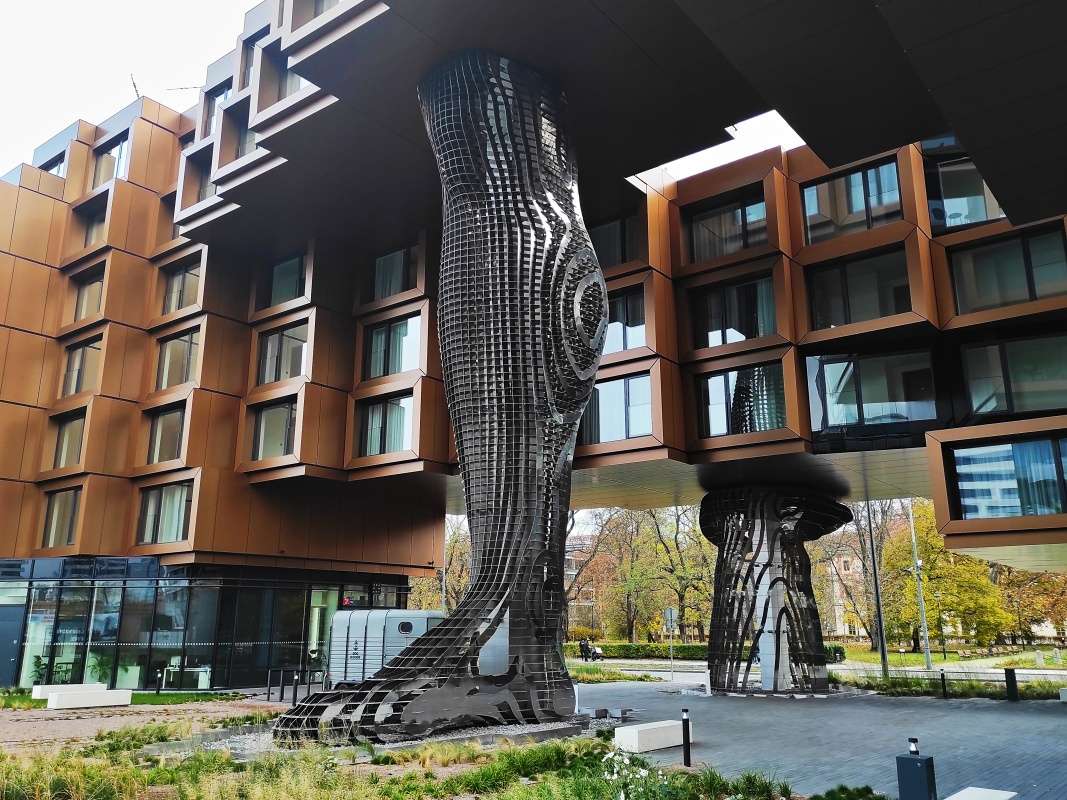 Ruka a noha - žeby tiež od Černého?