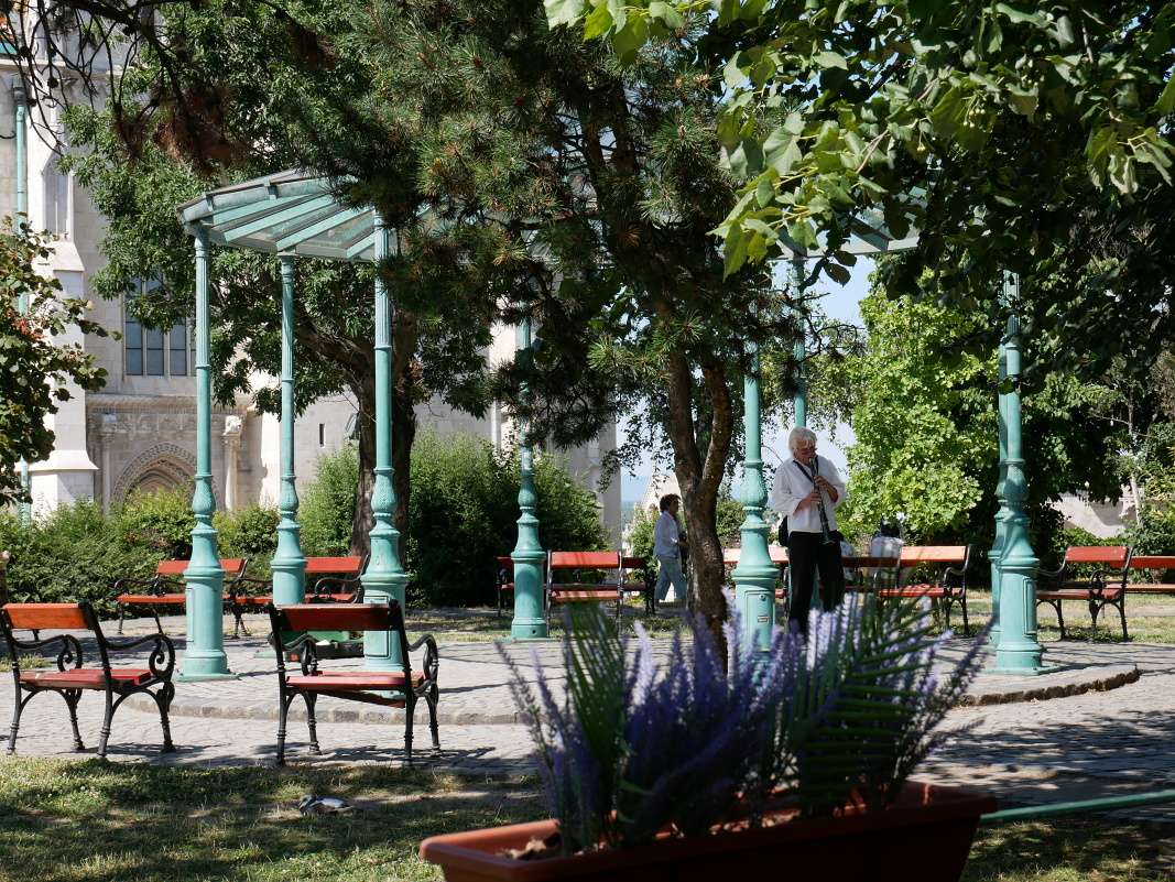 Matyášov kostol - park pred kostolom