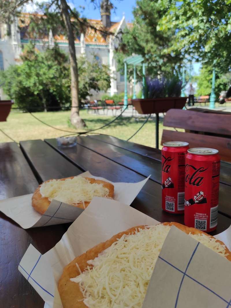 Matyášov kostol - oddych pri maďarskom langoši :)