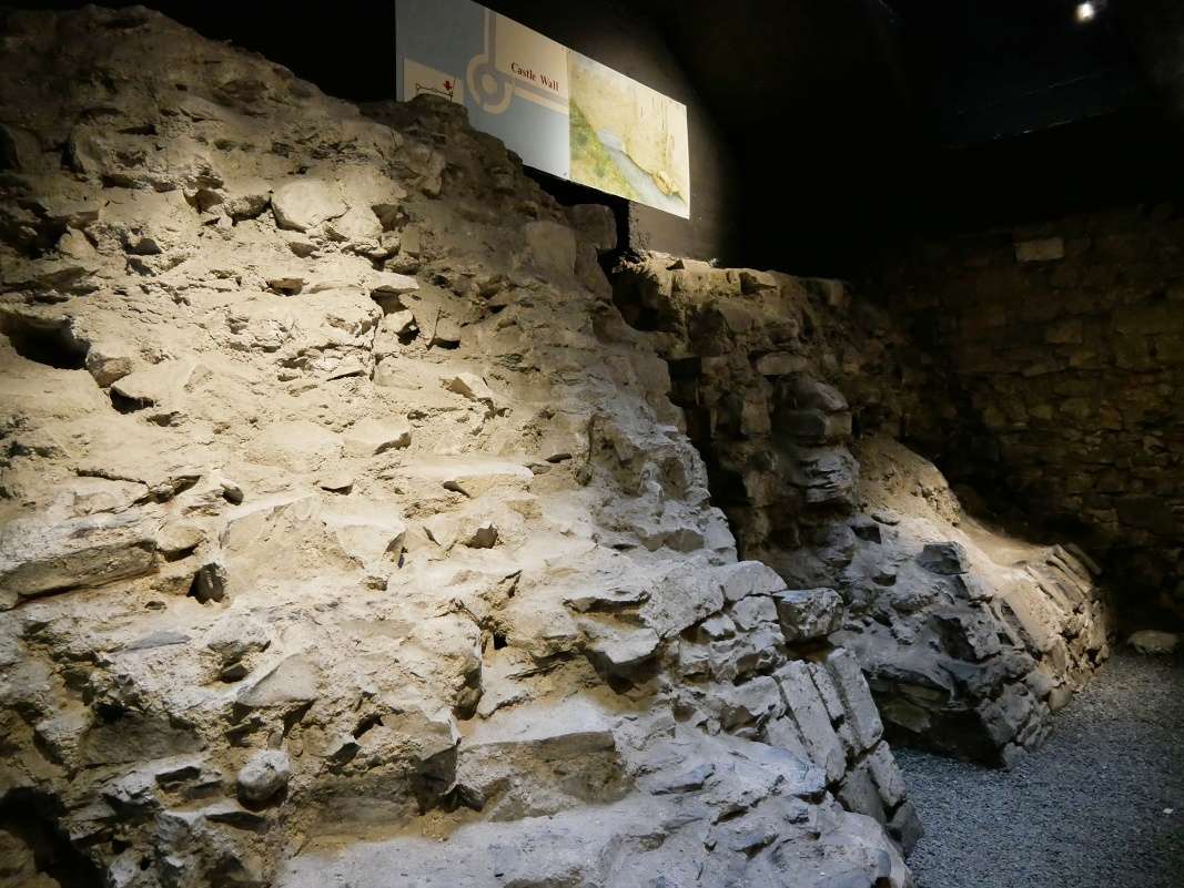 Dublinský zámok, vstup do hradu za Prašnou vežou