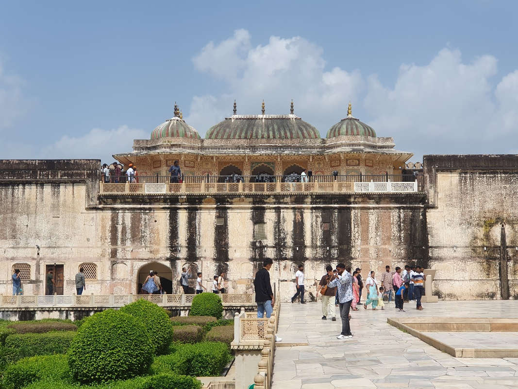 Amber Fort - Tretie nádvorie - pohľad späť na vstup z Druhého nádvoriapohľad späť na vstup z Druhého nádvoria