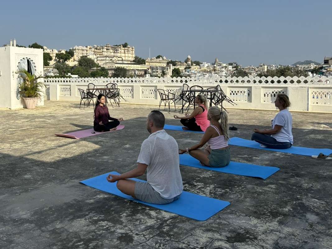 Joga na streche hotela Aaram Mahal