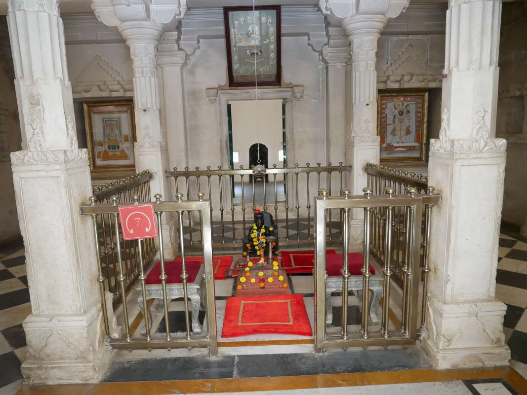 Royal Angan - prvá stavba postavená Maharanom Uday Singh II.