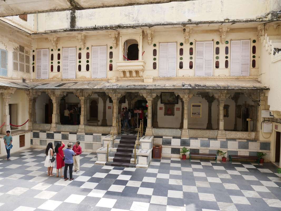 Royal Angan - prvá stavba postavená Maharanom Uday Singh II.
