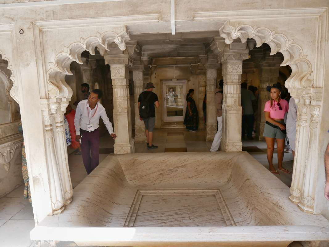 Royal Angan - prvá stavba postavená Maharanom Uday Singh II.