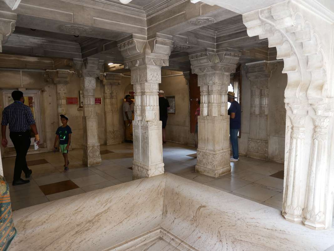 Royal Angan - prvá stavba postavená Maharanom Uday Singh II.