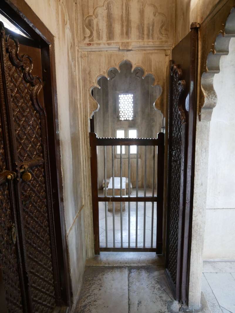 Baadi Mahal - Veľký palác s bazénom a výhľadmi