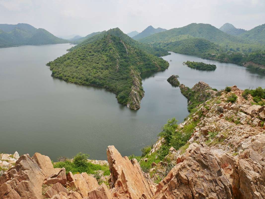 Vyhliadka Bahubali Hills pri jazere Badi