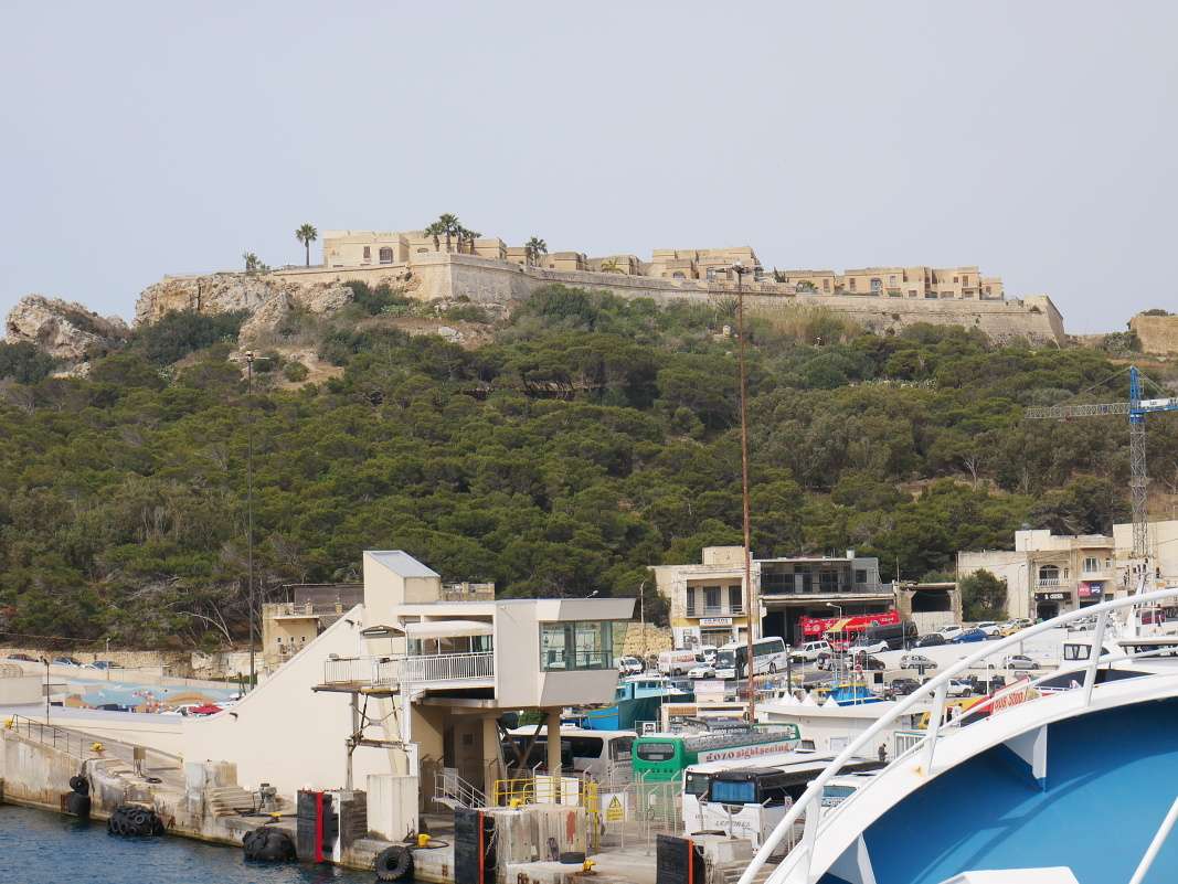 Gozo - prístav Mgarr, pevnosť Chambray