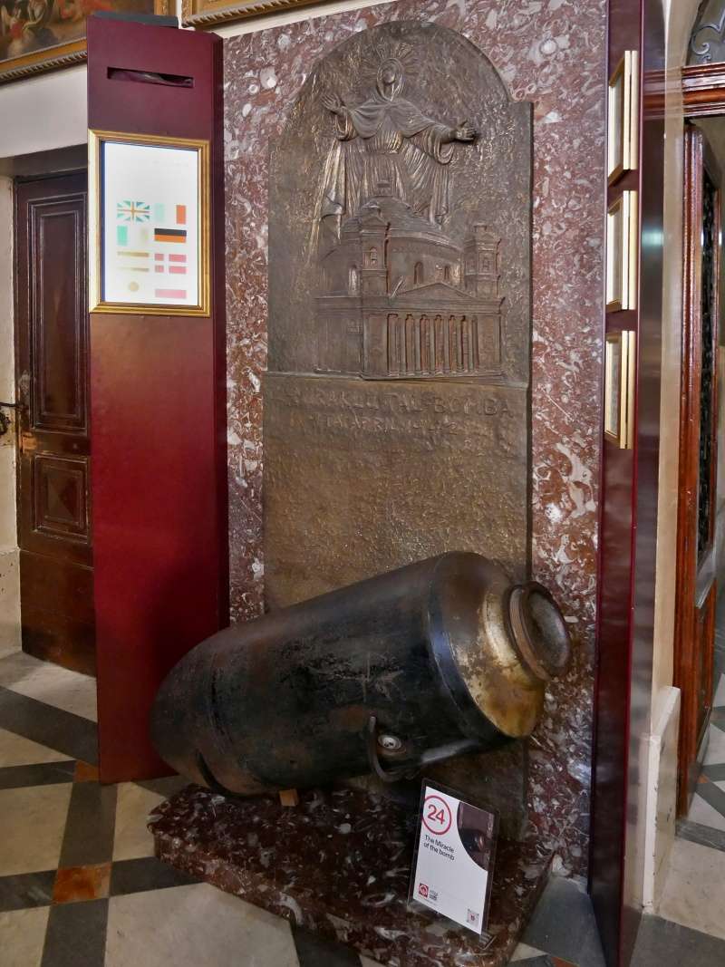 Rotunda v Moste - bomba, ktorá dopadla na Rotundu