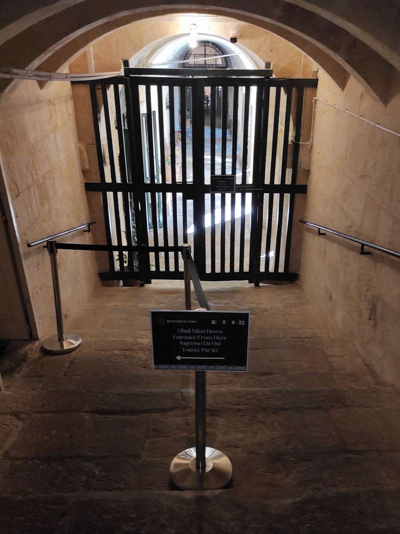 Valletta - Mysterium Fidei, Kláštor sv. Kataríny, zostupujeme dole