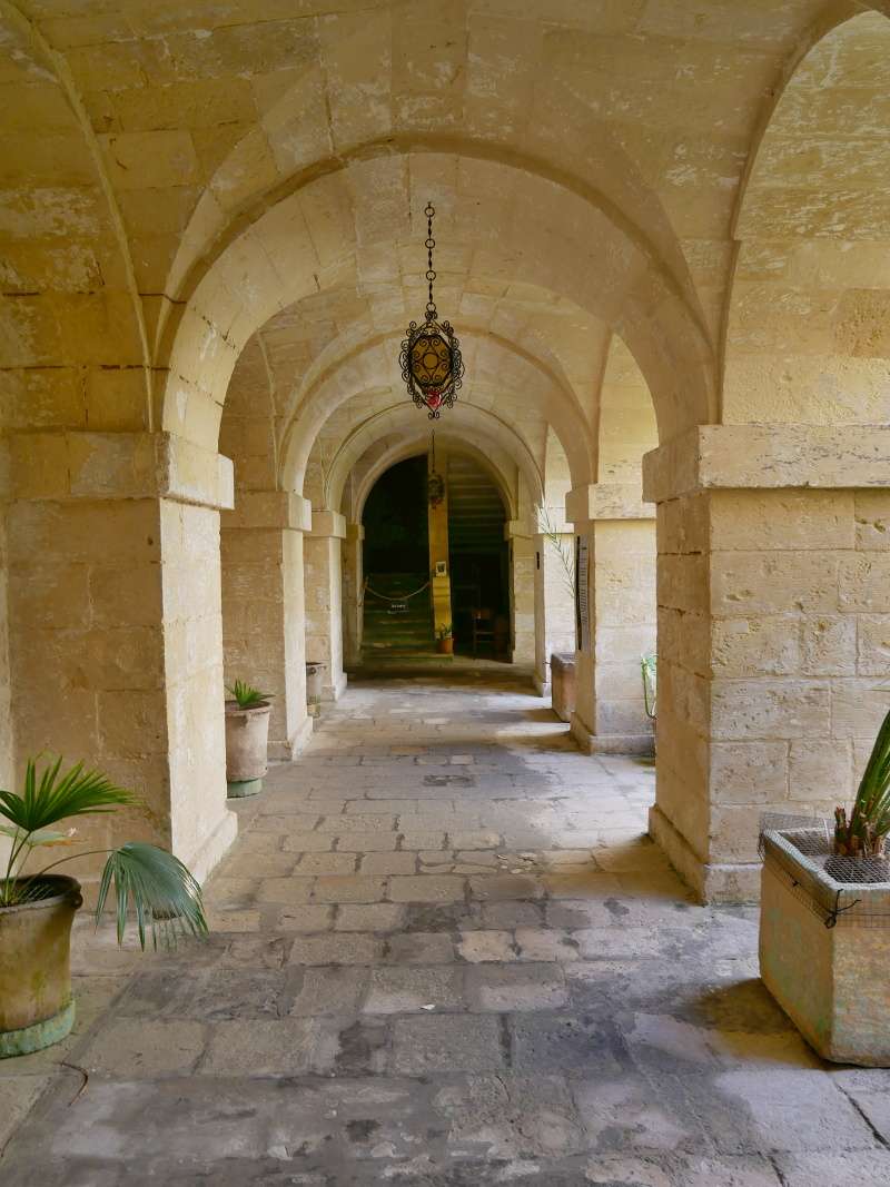Valletta - Mysterium Fidei, Kláštor sv. Kataríny, pohľad späť