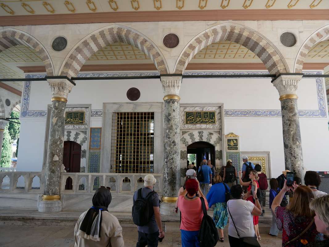 Topkapi - 3. nádvorie, Trónna sála, hneď za Bránou Šťastia